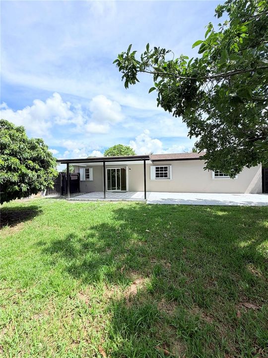 For Sale: $575,000 (3 beds, 2 baths, 1104 Square Feet)