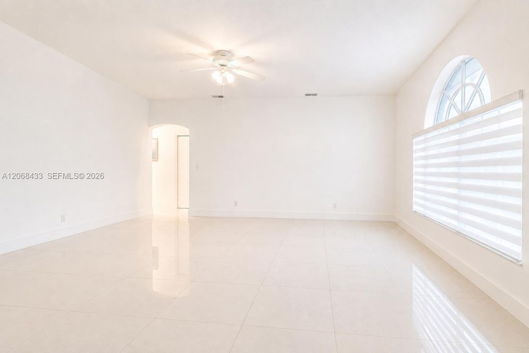 For Rent: $2,500 (2 beds, 1 baths, 1070 Square Feet)