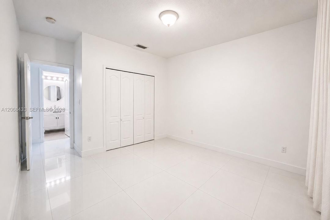 For Rent: $2,500 (2 beds, 1 baths, 1070 Square Feet)