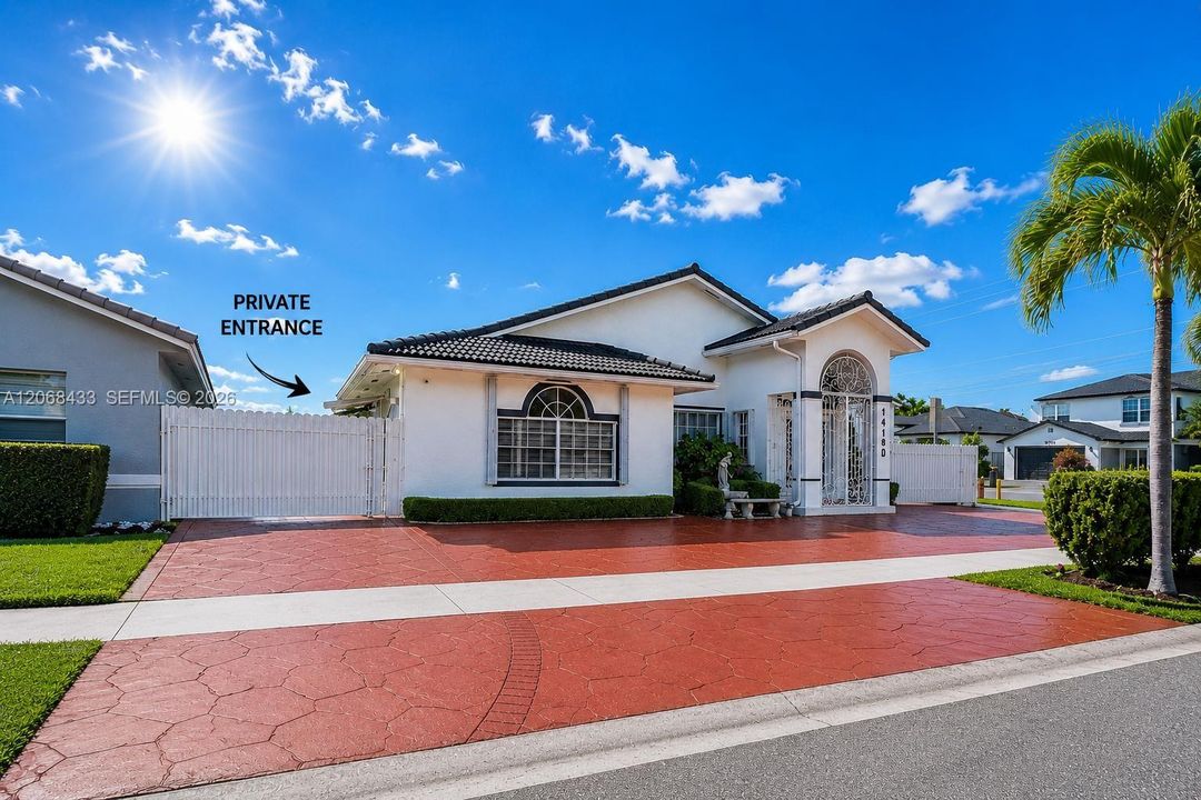 For Rent: $2,500 (2 beds, 1 baths, 1070 Square Feet)