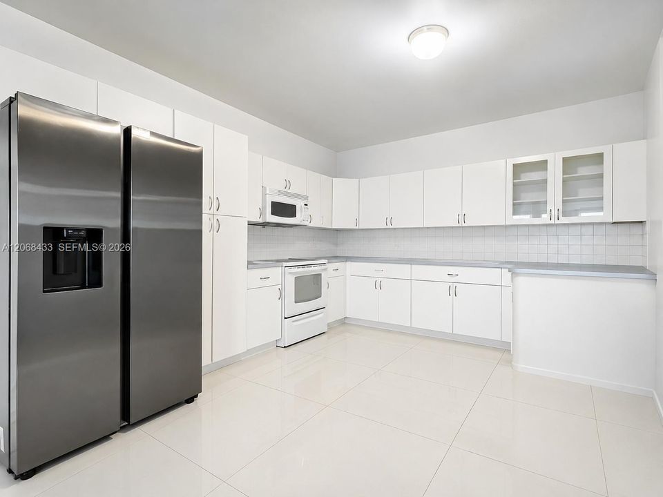 For Rent: $2,500 (2 beds, 1 baths, 1070 Square Feet)