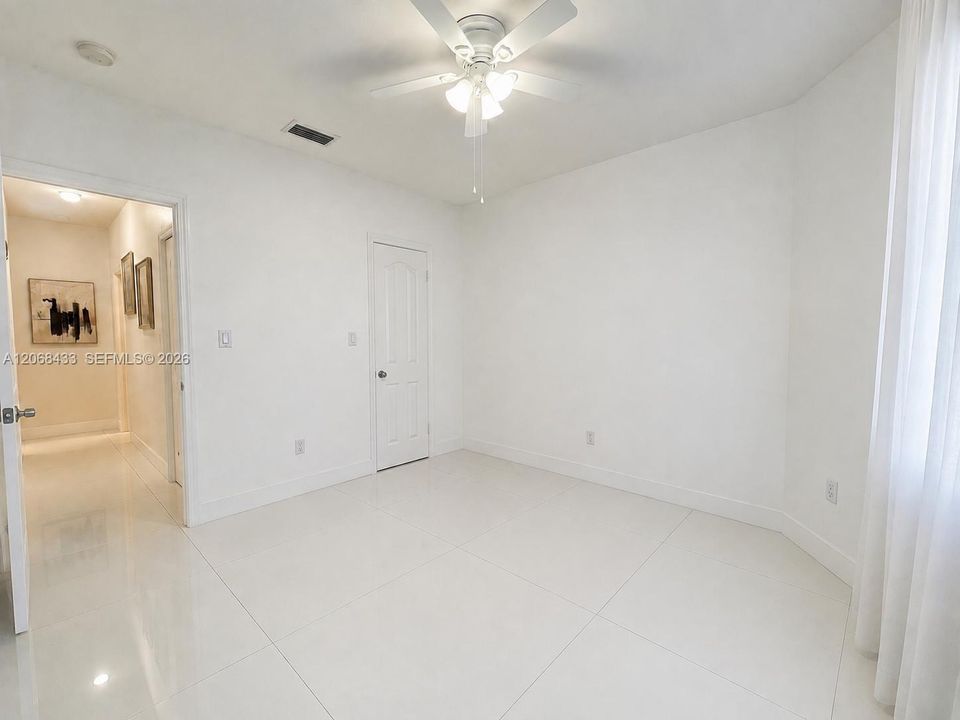 For Rent: $2,500 (2 beds, 1 baths, 1070 Square Feet)