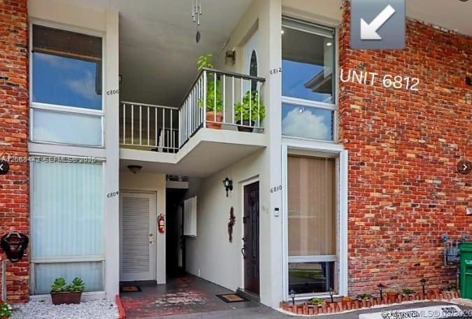 For Sale: $245,000 (1 beds, 1 baths, 951 Square Feet)