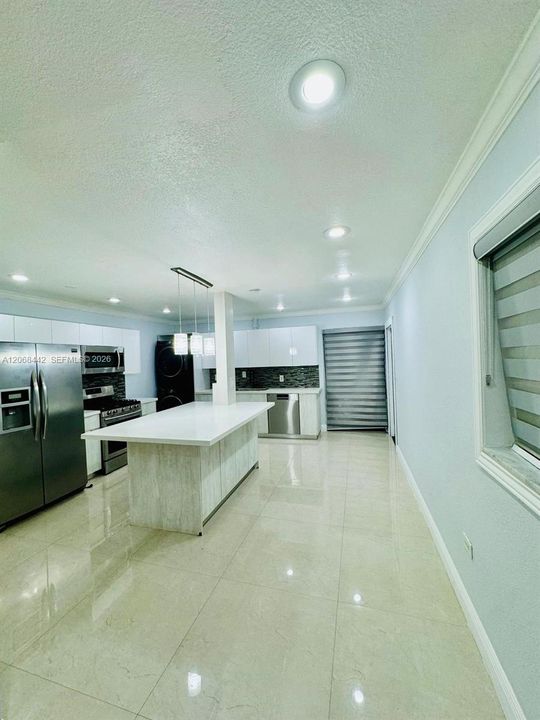 For Sale: $245,000 (1 beds, 1 baths, 951 Square Feet)