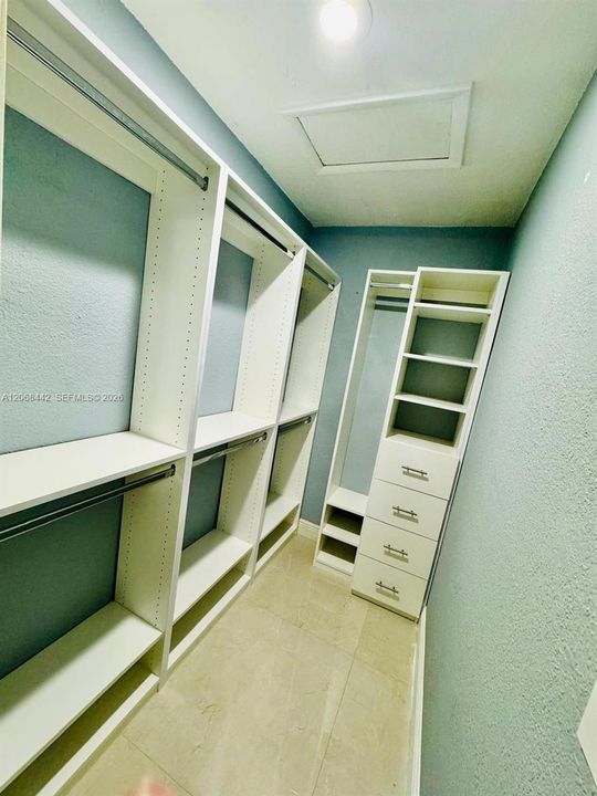 For Sale: $245,000 (1 beds, 1 baths, 951 Square Feet)