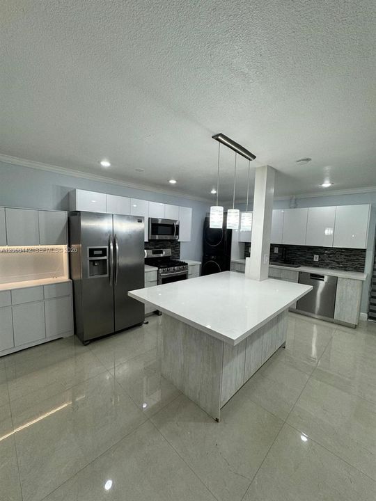 For Sale: $245,000 (1 beds, 1 baths, 951 Square Feet)