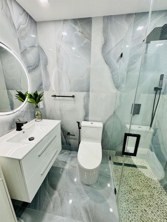 For Sale: $245,000 (1 beds, 1 baths, 951 Square Feet)