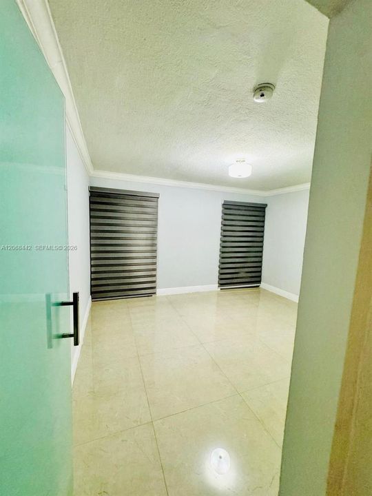 For Sale: $245,000 (1 beds, 1 baths, 951 Square Feet)