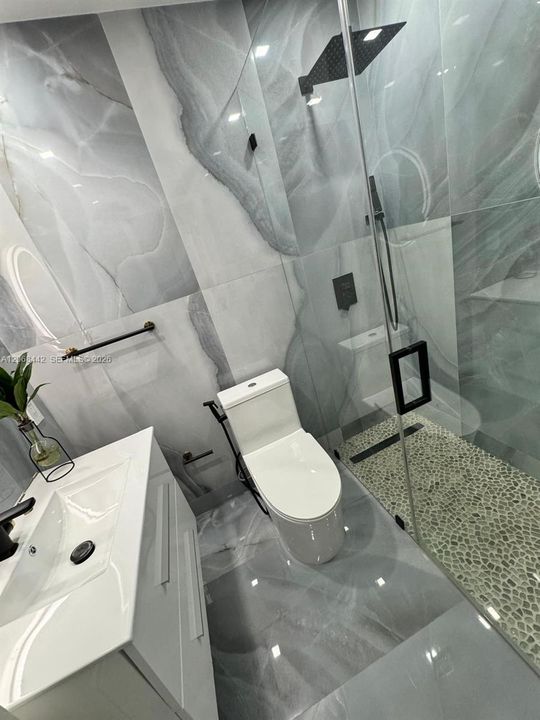 For Sale: $245,000 (1 beds, 1 baths, 951 Square Feet)
