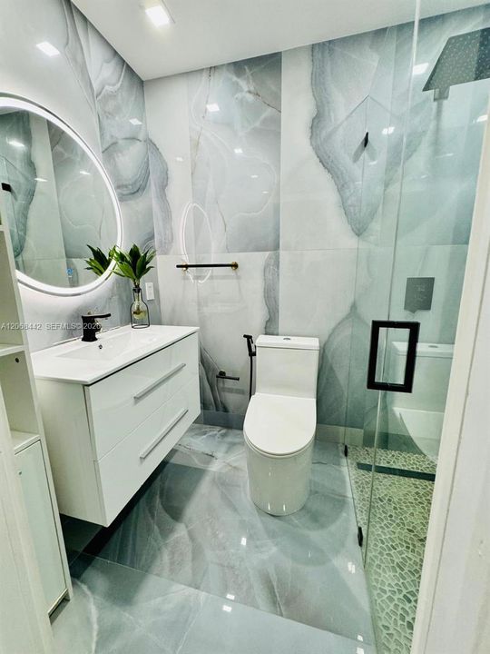 For Sale: $245,000 (1 beds, 1 baths, 951 Square Feet)
