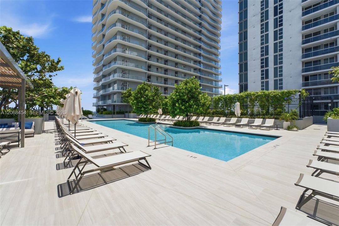 For Sale: $1,350,000 (1 beds, 2 baths, 1216 Square Feet)