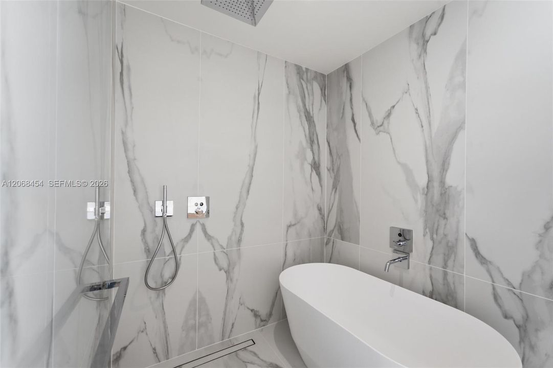 For Sale: $1,350,000 (1 beds, 2 baths, 1216 Square Feet)