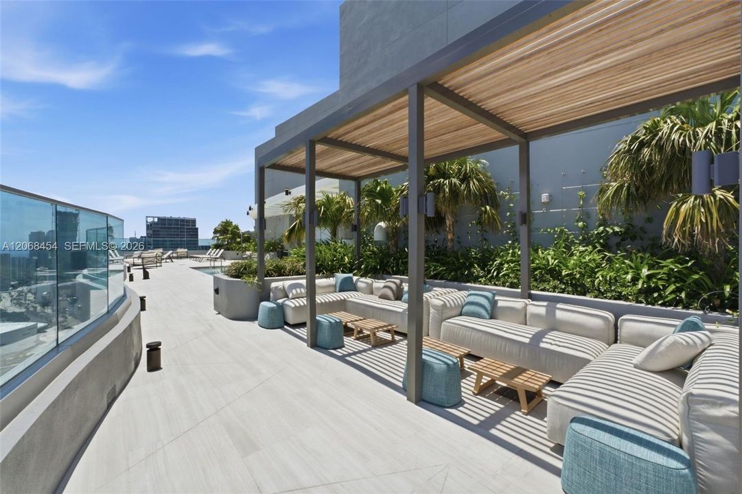 For Sale: $1,350,000 (1 beds, 2 baths, 1216 Square Feet)