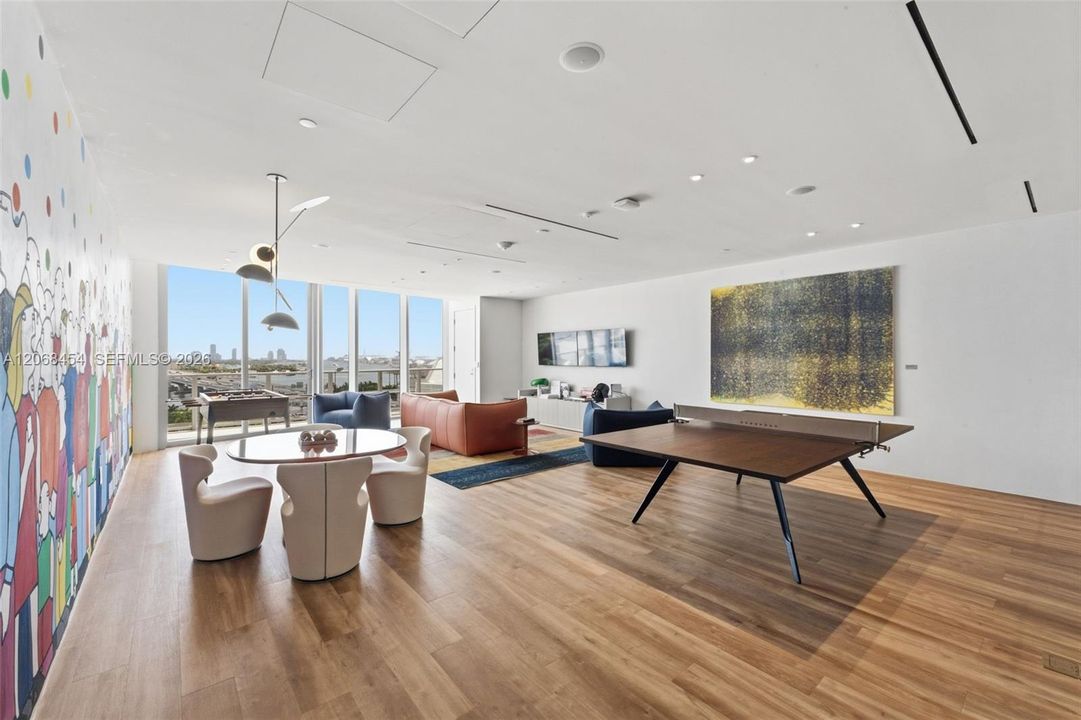 For Sale: $1,350,000 (1 beds, 2 baths, 1216 Square Feet)