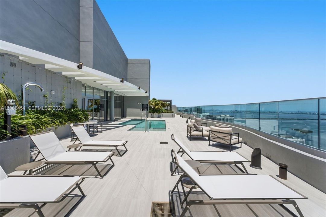 For Sale: $1,350,000 (1 beds, 2 baths, 1216 Square Feet)
