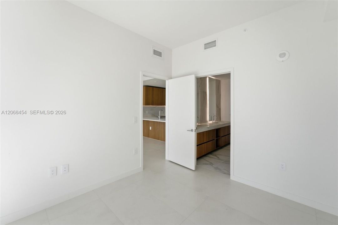 For Sale: $1,350,000 (1 beds, 2 baths, 1216 Square Feet)