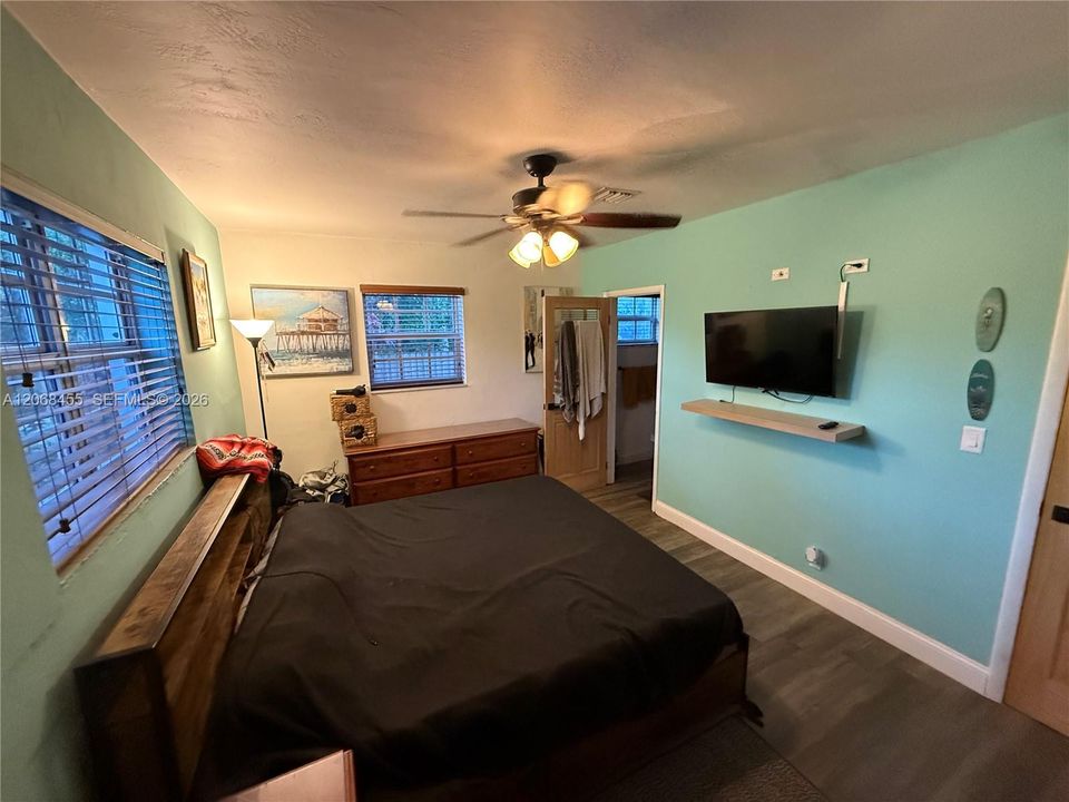 For Sale: $650,000 (3 beds, 2 baths, 1148 Square Feet)