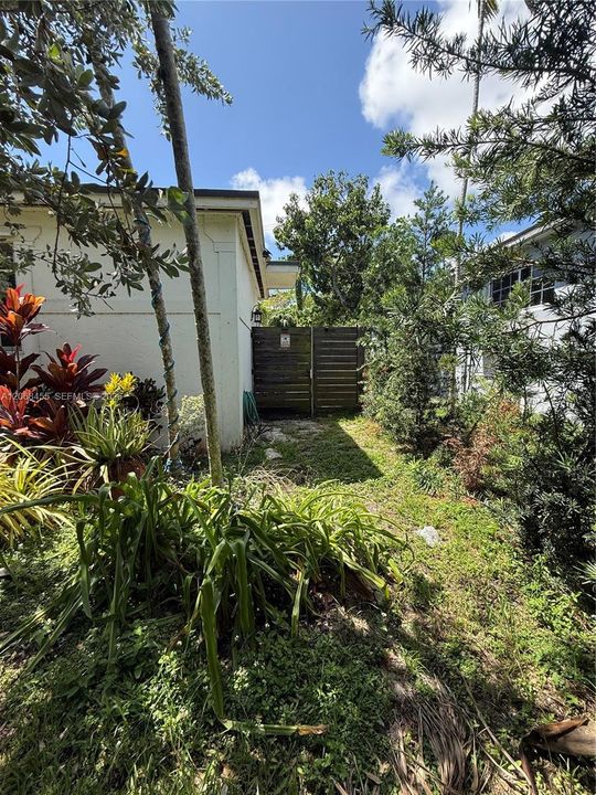 For Sale: $650,000 (3 beds, 2 baths, 1148 Square Feet)