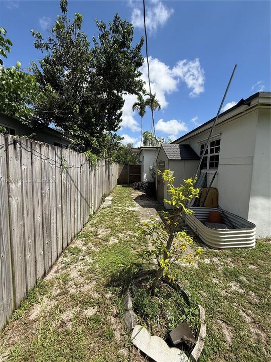 For Sale: $650,000 (3 beds, 2 baths, 1148 Square Feet)