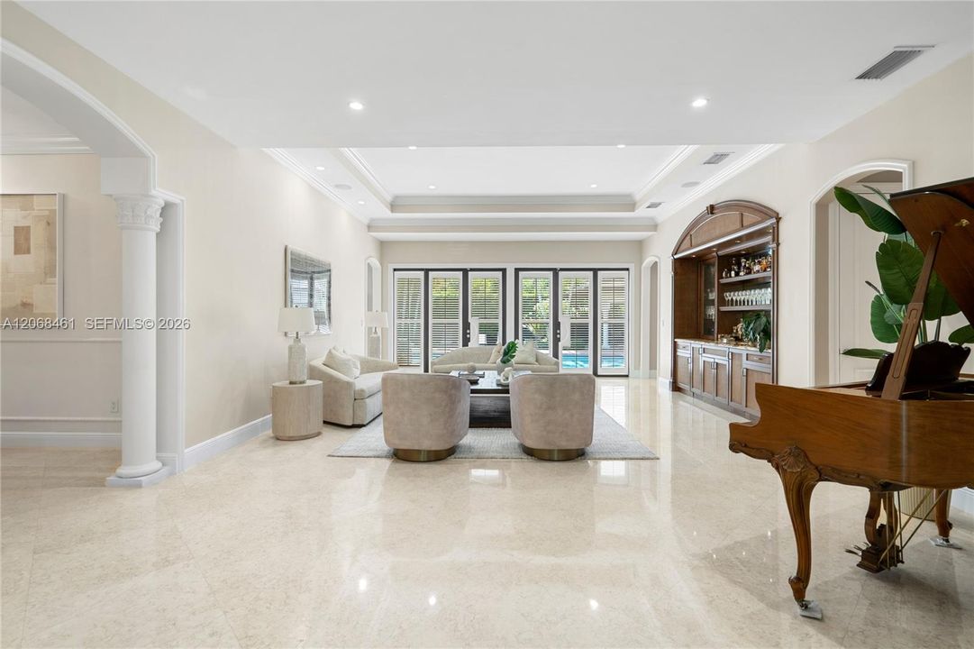 Activo con contrato: $3,350,000 (5 camas, 5 baños, 4562 Pies cuadrados)