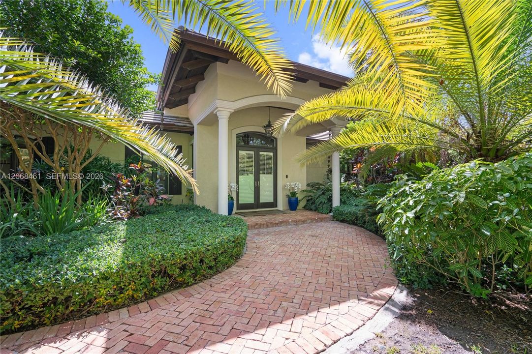 Activo con contrato: $3,350,000 (5 camas, 5 baños, 4562 Pies cuadrados)