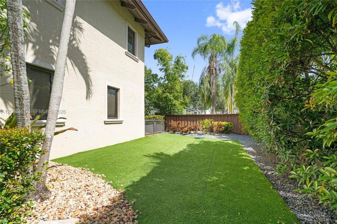 Activo con contrato: $3,350,000 (5 camas, 5 baños, 4562 Pies cuadrados)