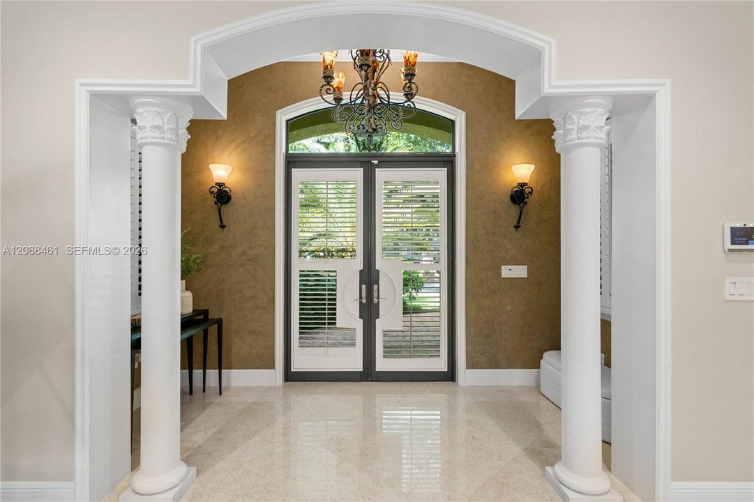 Activo con contrato: $3,350,000 (5 camas, 5 baños, 4562 Pies cuadrados)