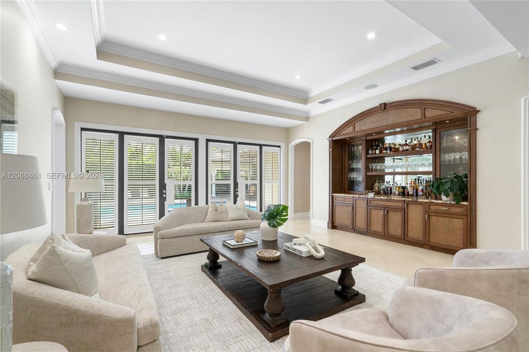 Activo con contrato: $3,350,000 (5 camas, 5 baños, 4562 Pies cuadrados)