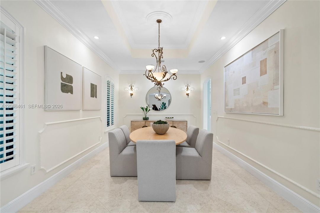 Activo con contrato: $3,350,000 (5 camas, 5 baños, 4562 Pies cuadrados)