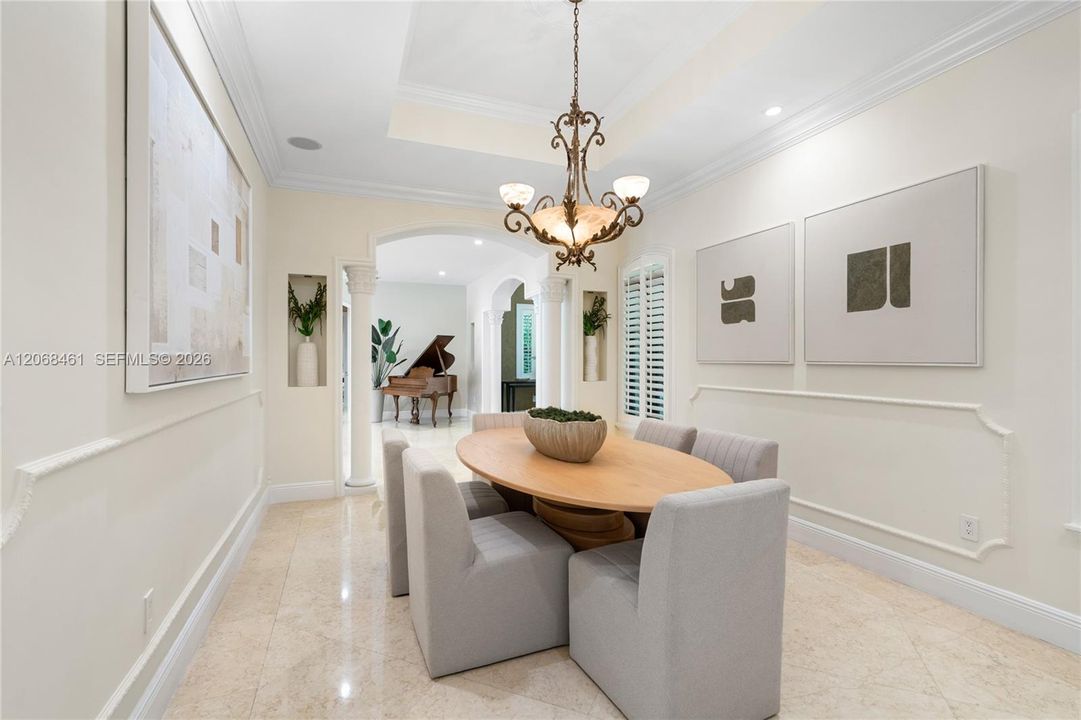 Activo con contrato: $3,350,000 (5 camas, 5 baños, 4562 Pies cuadrados)