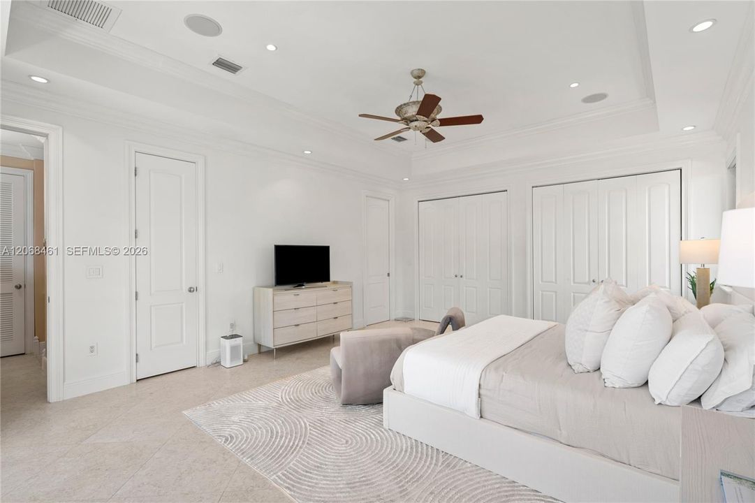 Activo con contrato: $3,350,000 (5 camas, 5 baños, 4562 Pies cuadrados)