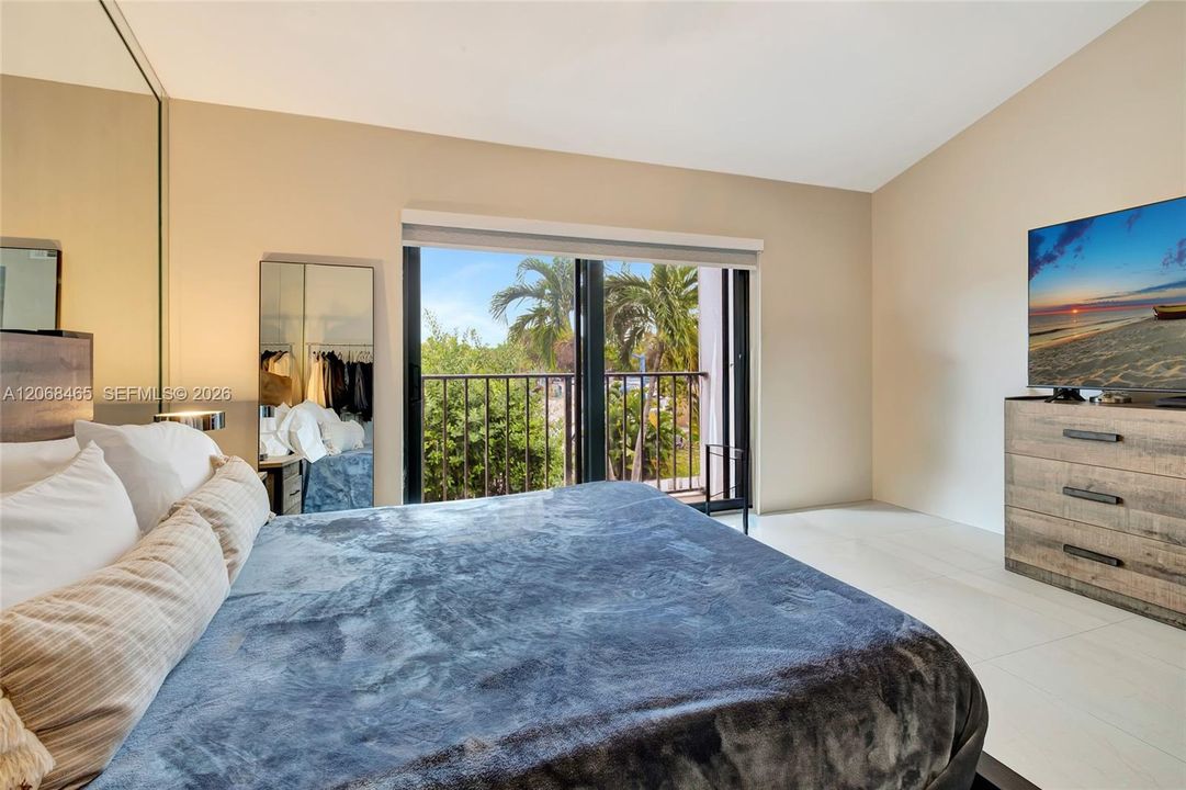 For Rent: $2,900 (2 beds, 2 baths, 1200 Square Feet)