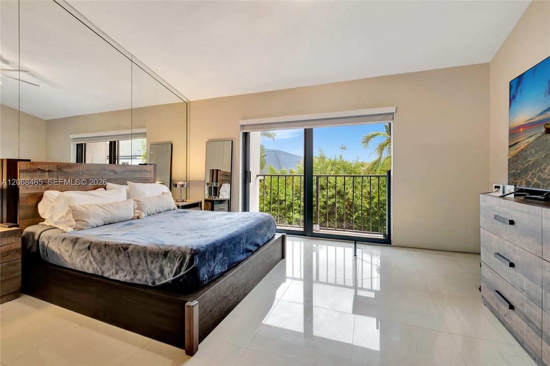 For Rent: $2,900 (2 beds, 2 baths, 1200 Square Feet)