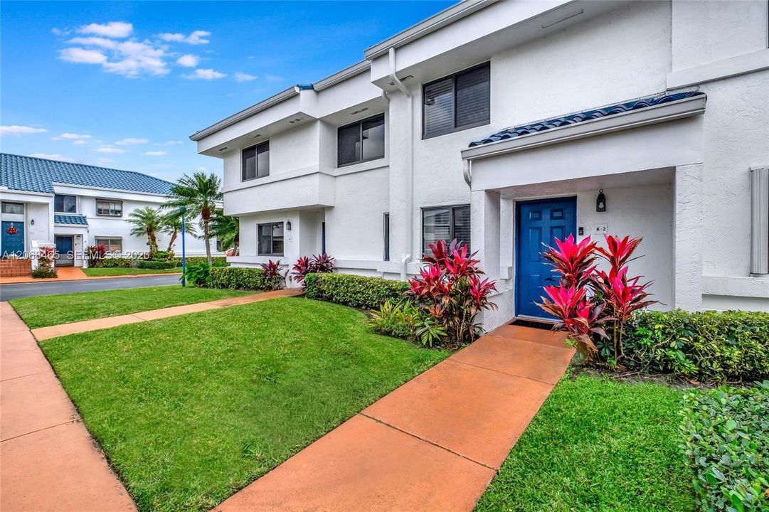 For Rent: $2,900 (2 beds, 2 baths, 1200 Square Feet)