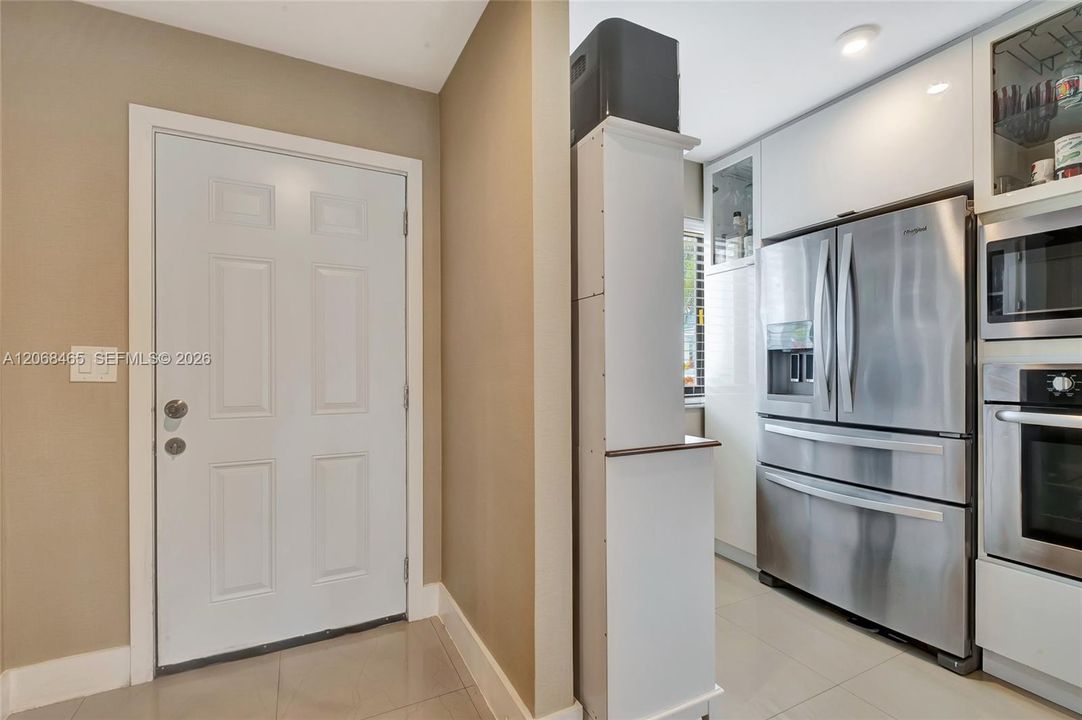 For Rent: $2,900 (2 beds, 2 baths, 1200 Square Feet)