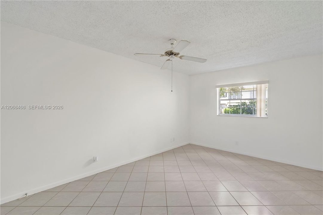 For Sale: $90,000 (1 beds, 1 baths, 680 Square Feet)