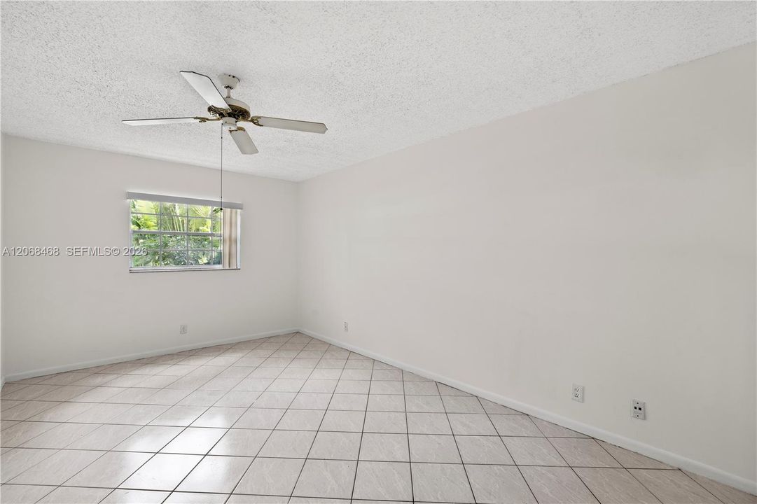 For Sale: $90,000 (1 beds, 1 baths, 680 Square Feet)