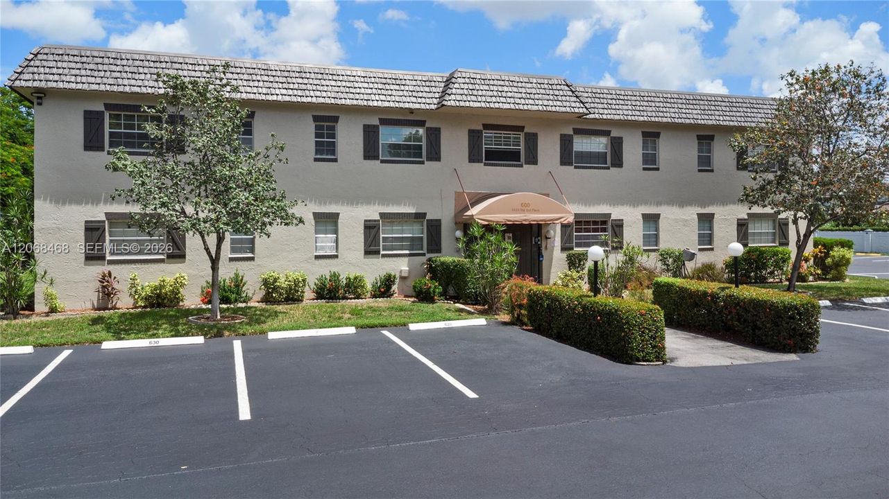 For Sale: $90,000 (1 beds, 1 baths, 680 Square Feet)