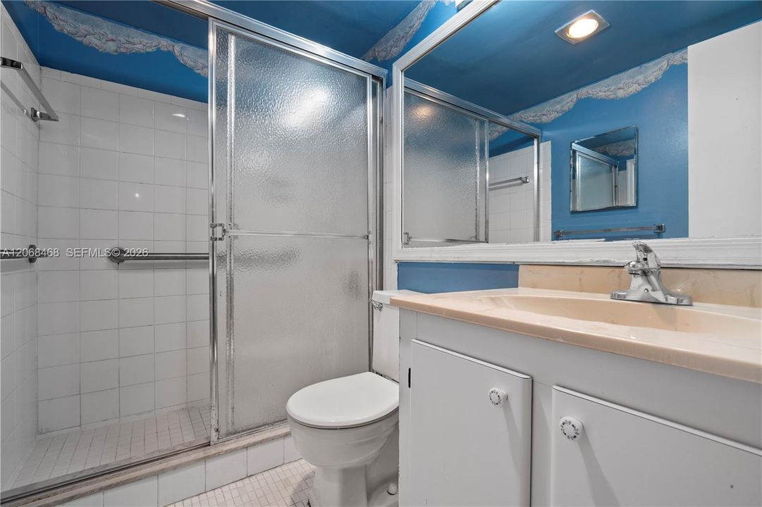 For Sale: $90,000 (1 beds, 1 baths, 680 Square Feet)