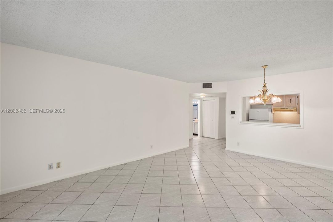 For Sale: $90,000 (1 beds, 1 baths, 680 Square Feet)
