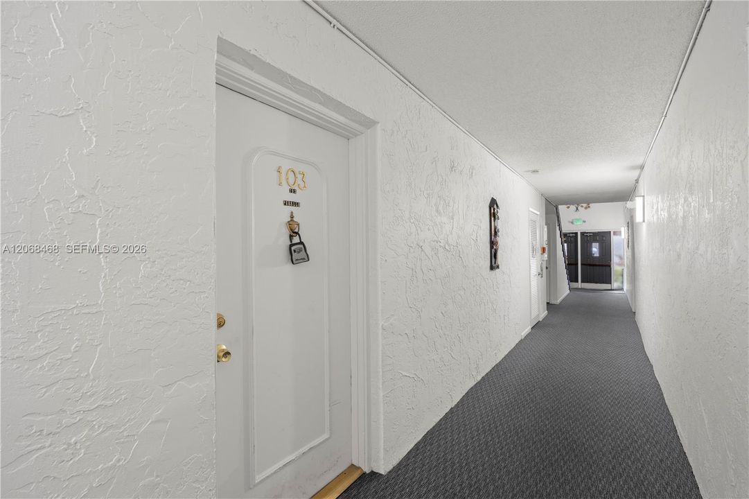 For Sale: $90,000 (1 beds, 1 baths, 680 Square Feet)