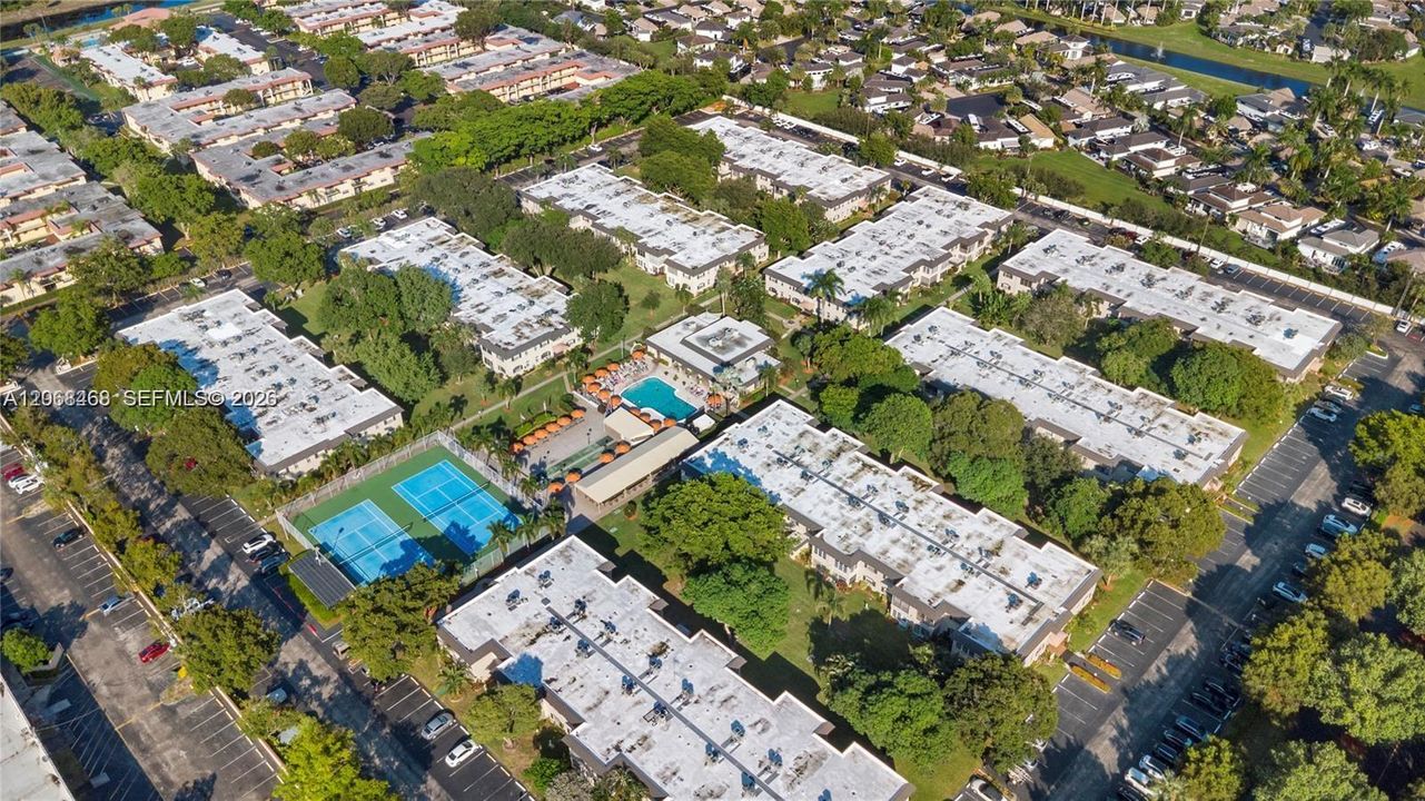 For Sale: $90,000 (1 beds, 1 baths, 680 Square Feet)