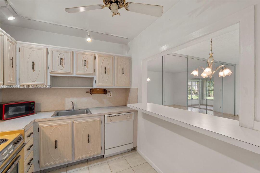 For Sale: $90,000 (1 beds, 1 baths, 680 Square Feet)