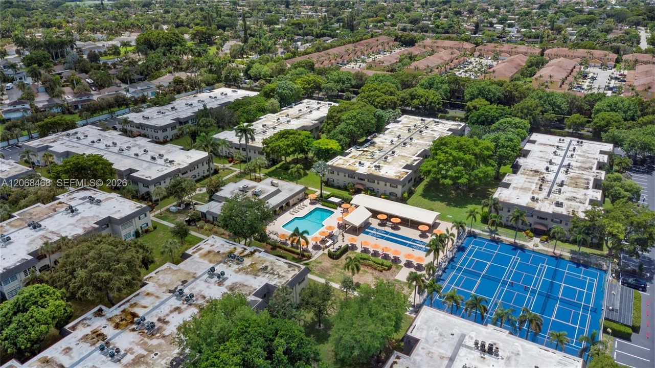 For Sale: $90,000 (1 beds, 1 baths, 680 Square Feet)