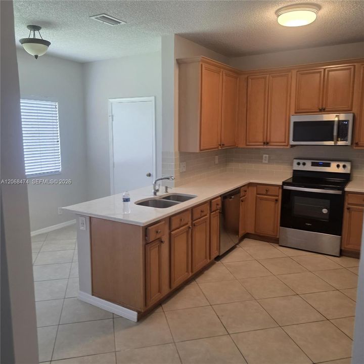 For Rent: $2,900 (3 beds, 2 baths, 1652 Square Feet)