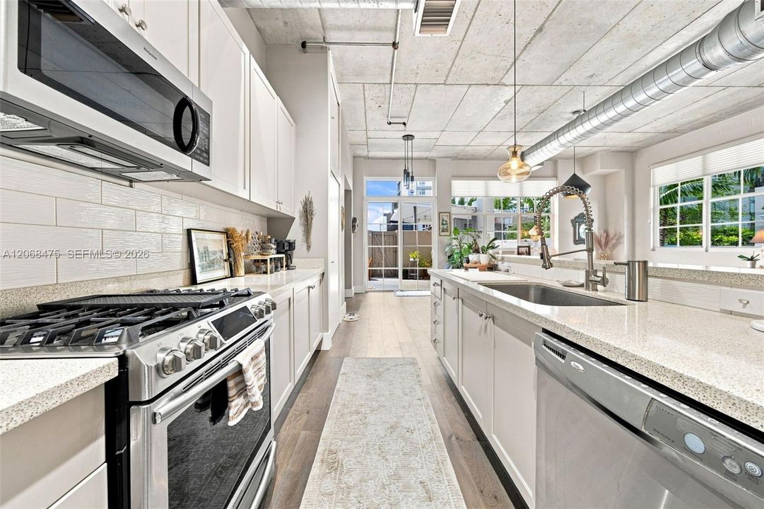 For Sale: $749,900 (2 beds, 2 baths, 1596 Square Feet)