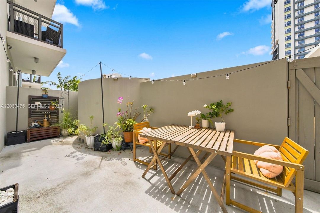 For Sale: $749,900 (2 beds, 2 baths, 1596 Square Feet)