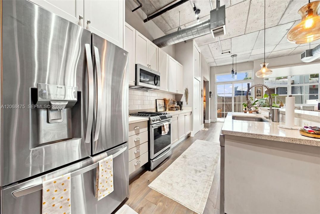 For Sale: $749,900 (2 beds, 2 baths, 1596 Square Feet)