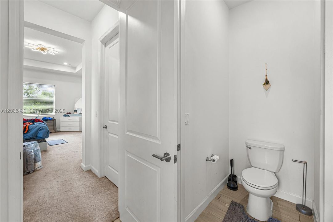 En Venta: $675,000 (4 camas, 3 baños, 2761 Pies cuadrados)