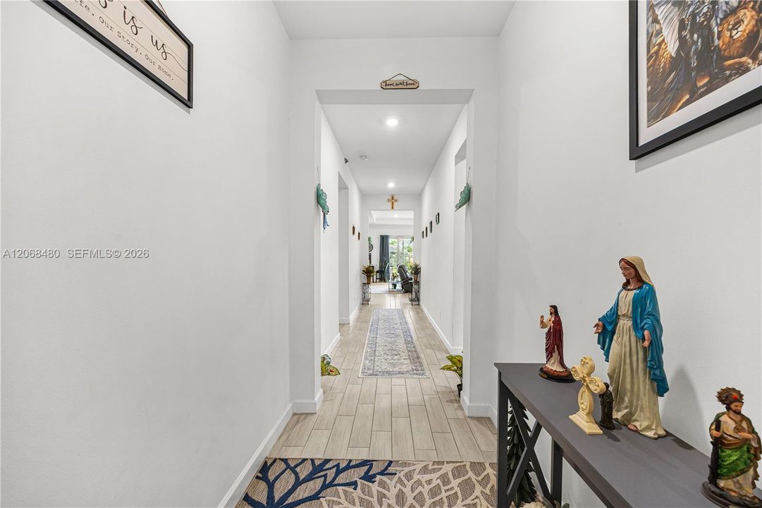 En Venta: $675,000 (4 camas, 3 baños, 2761 Pies cuadrados)